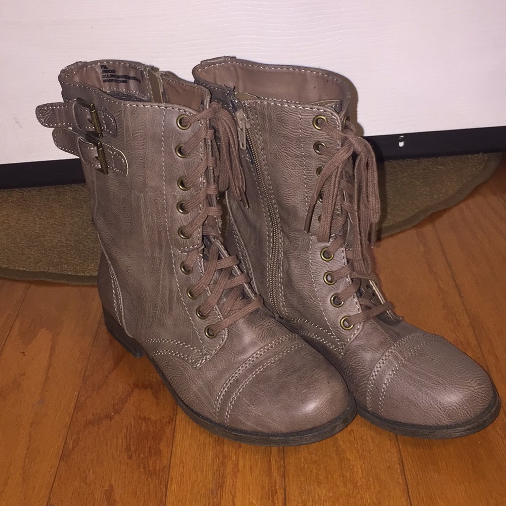 Combat style boots